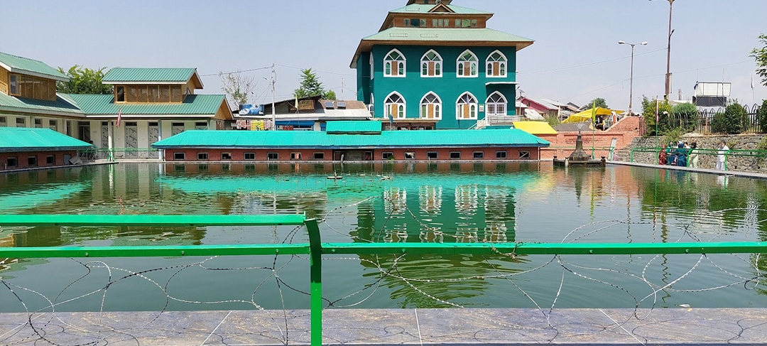 Town Hall Charari Sharief