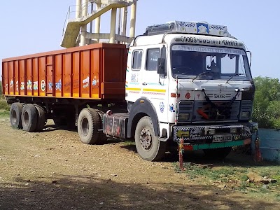 पानी की टंकी के पास राज महल के पीछे