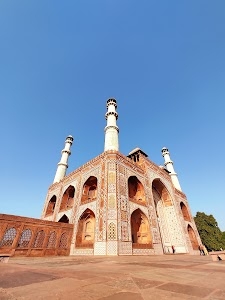 sikandra tomb