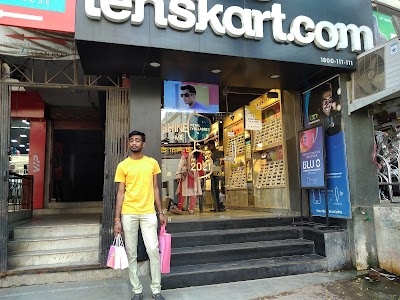Lenskart.com at Khaliphabag Chowk