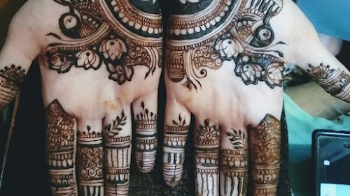 Priyanka Mehndi Art & Classes