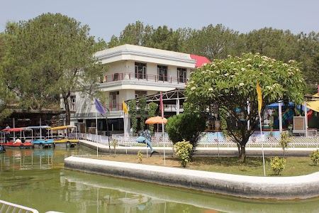 Bombay Picnic Spot Hotel & Resort