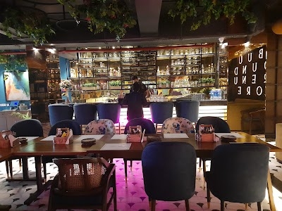 Rebound - Cafe & Lounge