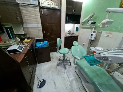 Dr Ashish Chandra, AMC Dental Clinic