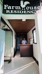 Farmhouse Garden Restaurant / Residency