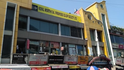 Link Square Mall Bandra West.