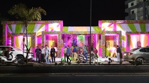 Golden Party Plot