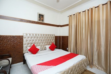 OYO 28153 Hotel Green Tree