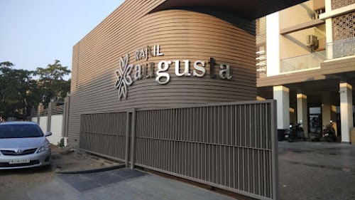 Rajul Augusta