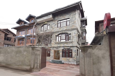 OYO 5395 Maple Inn Resort
