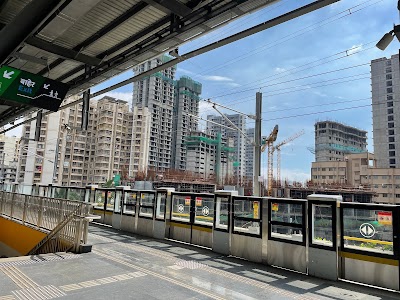 Dahanukar wadi Metro station