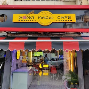 Momo magic cafe