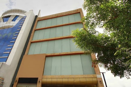 OYO 11585 Hotel Shreenithi