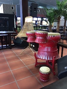Lucky restaurant & cafe