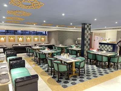 LUCKY Restaurant