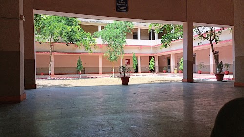 SHAEED NANDKUMAR PATEL VISHWAVIDAYALAYA
