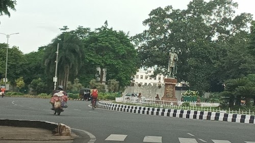 Governor House Square