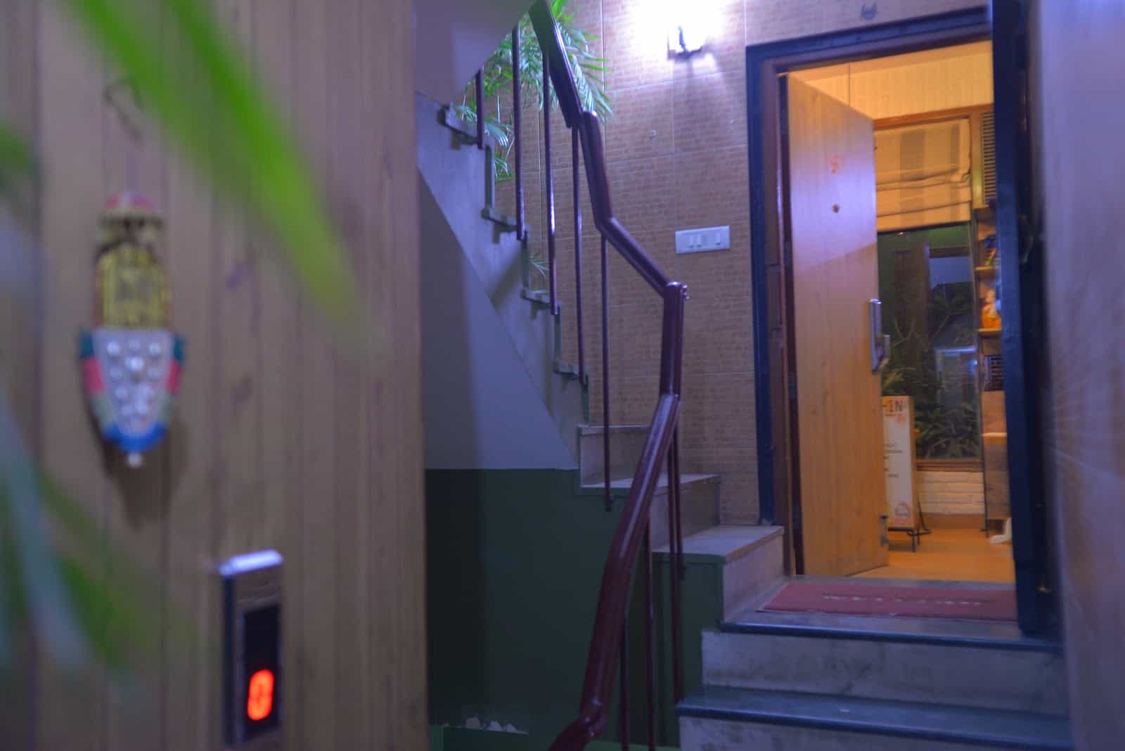 Hide-In Hostel