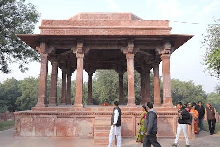 Raskhan Samadhi