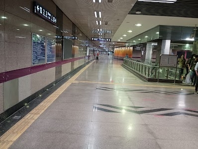 Munirka Metro Station
