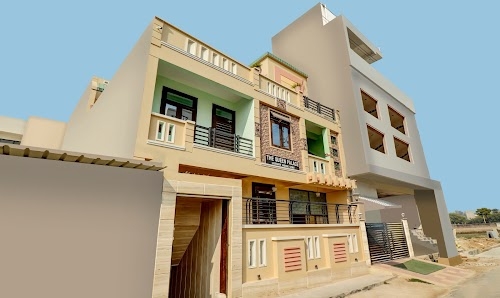 Queen Palace - Hotel in Taj Nagari Station