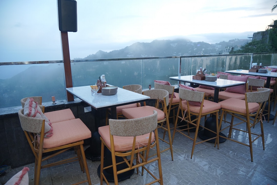Amplifier- Bar, Restaurant and Lounge