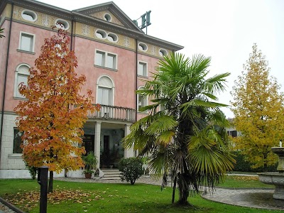 Park Hotel Villa Leon d'Oroهتل ونیز
