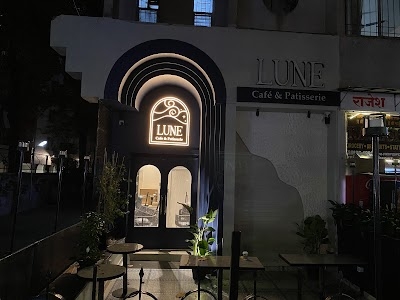 Lune Café And Patisserie