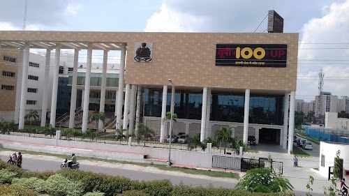 DIAL 100
