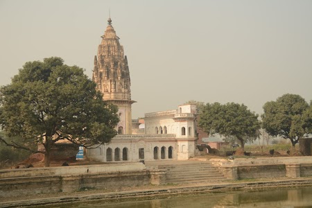 Ranan Lake Temple