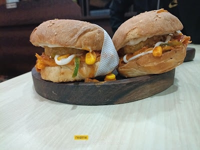 Lalla food junction
