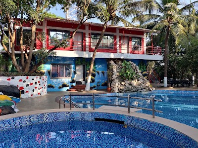 Hotel On Rocks