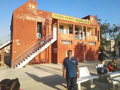 Savarkundla railway station