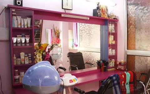 Siwani Bengals and parlor girl