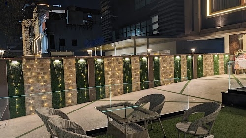 Seven Lake View Hotel