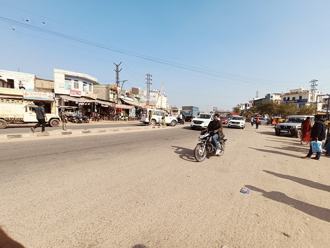 Bikaner stand all khatu shyam ke bus or car millti haa