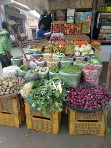 Prajapati Fruits & Sabji Bhandar Mahlan