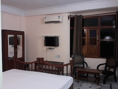 HOTEL ROYALE PLAZO - ( Hotel Near Umaid Bhawan Palace | Hotel Near Airport | Hotel Near Clock Tower )