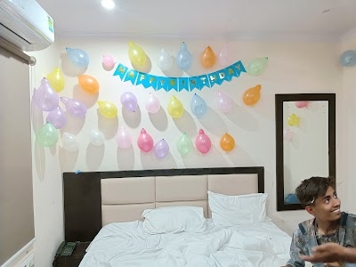Hotel golden leaf
