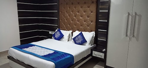 Hotel Royal Galaxy OYO 3233