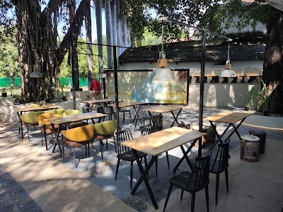 The Backyard Cafe 'N' Bistro