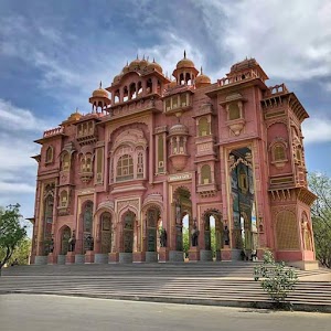 Jawahar Circle Center Pond