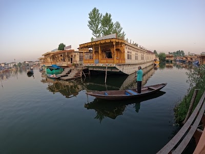 house boat duke of windsor