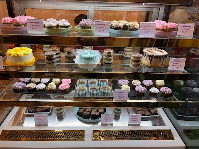 Melt In - Cafe and Bakery