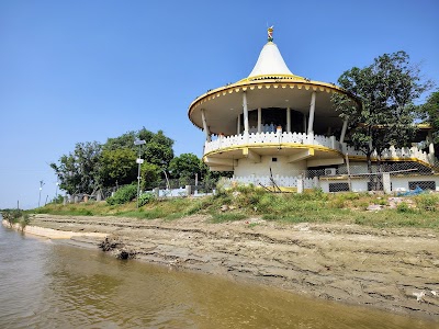 Yogiraj Devraha Baba (Samdhi Isthal and Ashram)