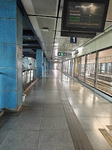 Dhaula Kuan metro station