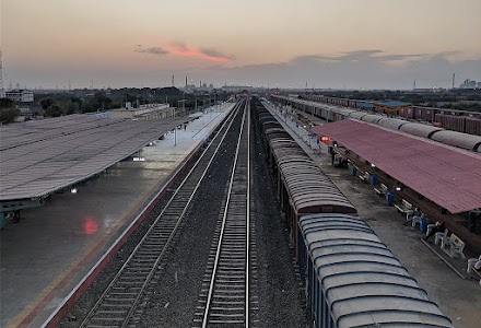 Samakhiyali railway station