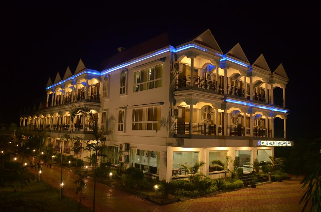 Hotel Debrani International