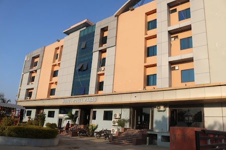 Royal Paras Hotel