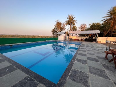 LUX Pool